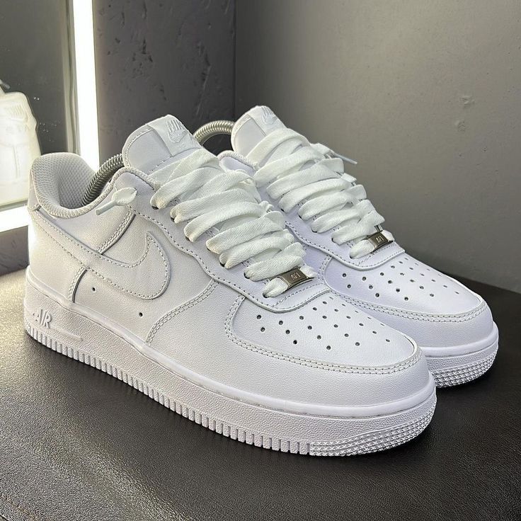 ‫حذاء Nike Air Force 1 – تصميم أيقوني وأسلوب عصري‬