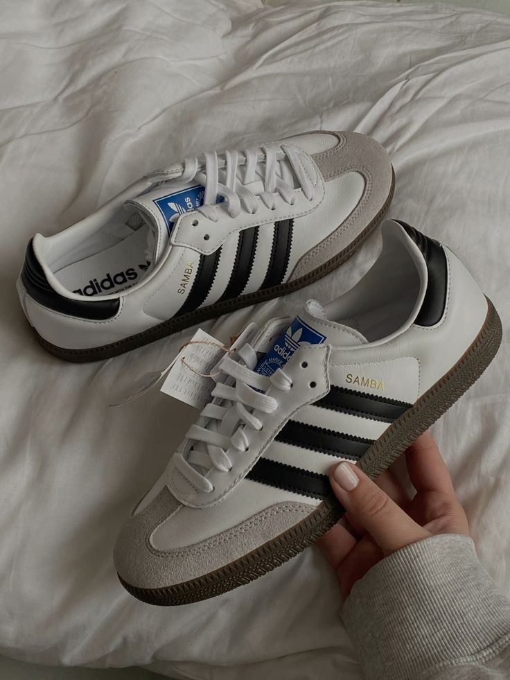 ‫حذاء Adidas Samba أبيض – كلاسيك بلمسة عصرية‬