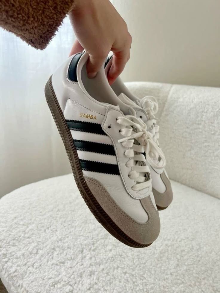 ‫حذاء Adidas Samba أبيض – كلاسيك بلمسة عصرية‬